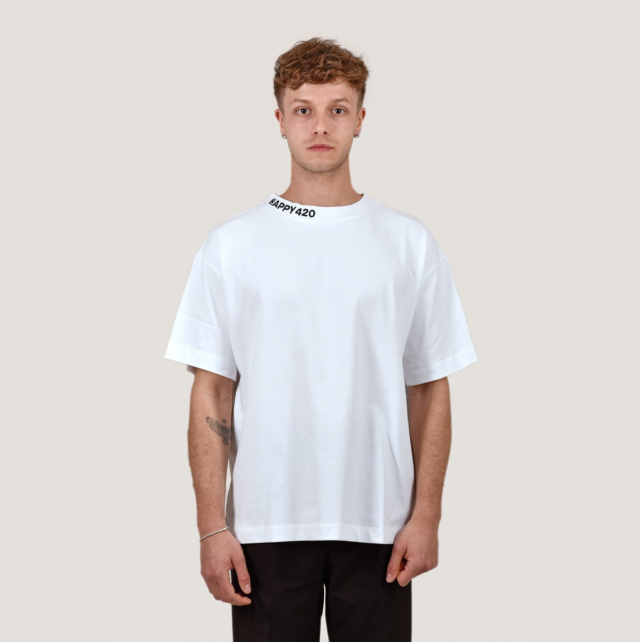 T - col oversize avec broderie blanche - Happy420.fr